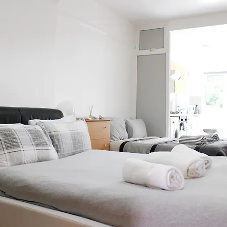 Large Studio Garden Flat On Golders Green Road London Exterior foto