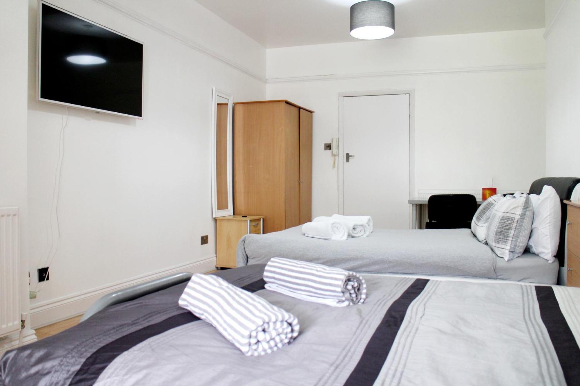 Large Garden Flat On Golders Road Appartamento *