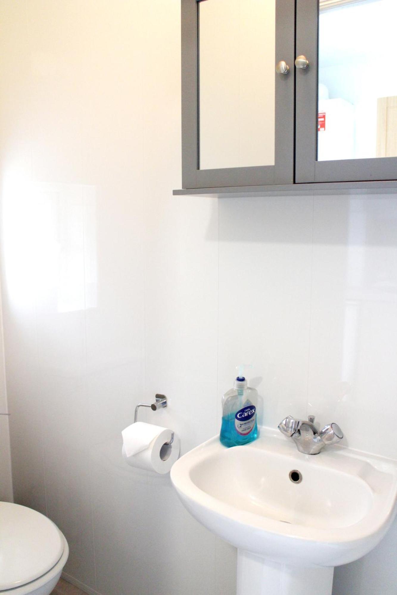 Large Garden Flat On Golders Road Appartamento