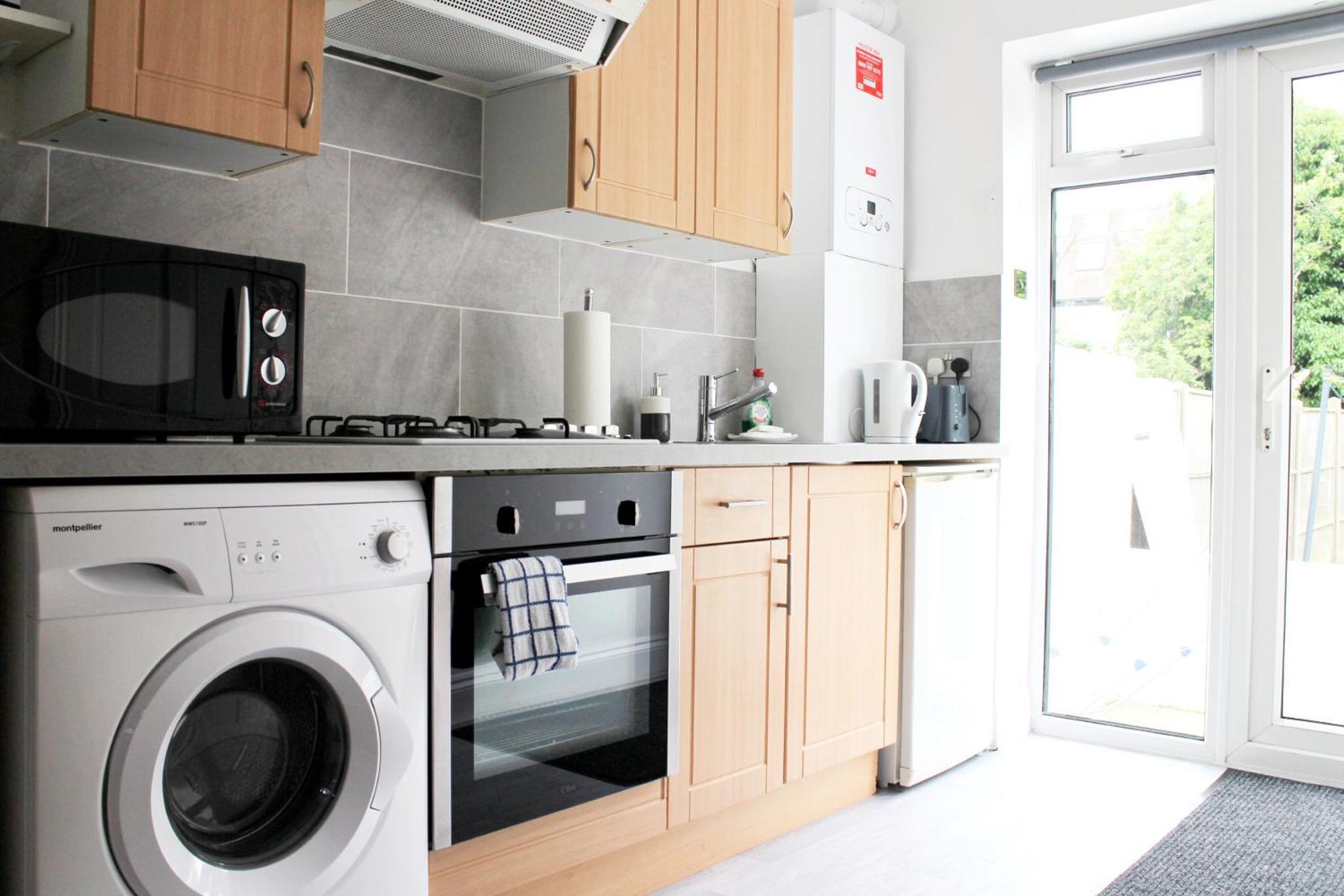 Large Garden Flat On Golders Road Appartamento *